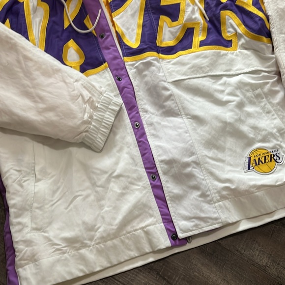 Nike Lakers jacket - Picture 6 of 11
